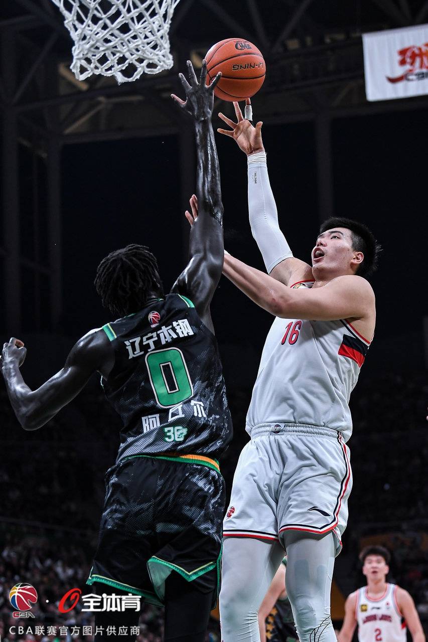 问鼎娱乐包含广厦男篮训练开放日；转会期单刀错失引欢呼；CBA常规赛在即；医务组通报恢复的词条