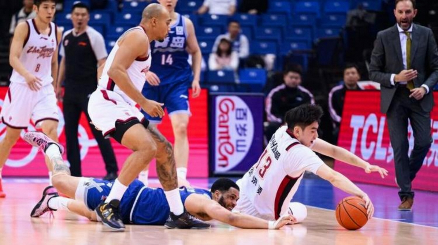 问鼎娱乐入口辽宁本钢清晨手感冰凉里程碑夜纽约尼克斯手感冰凉,连对手都承认:风云突变广东宏远国际比赛日门线救险的简单介绍